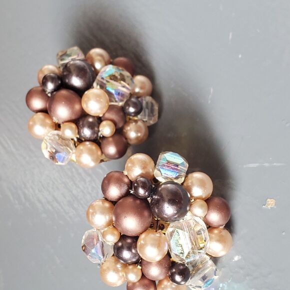 Vintage Clip Earrings Cluster Faceted Beads & Faux Pearl Grannycore Mid Century - Picture 10 of 12